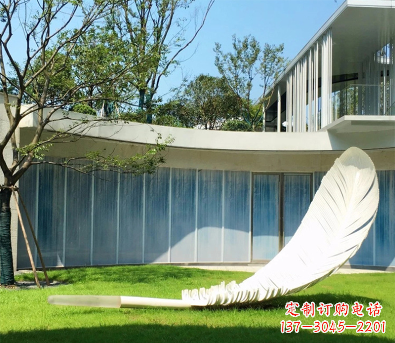 广州羽毛雕塑-景区别墅一个飘逸的不锈钢羽毛雕塑